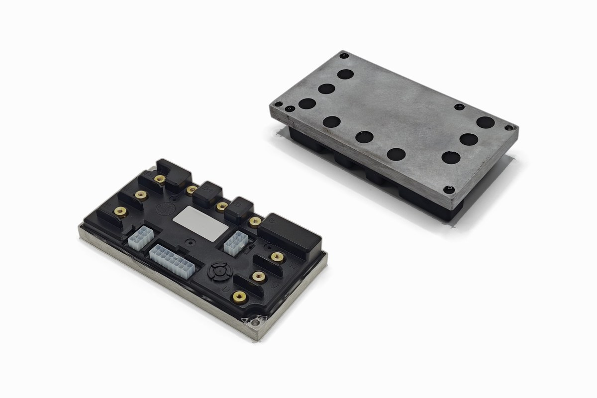 DUENE B14 dual motor controller view 2